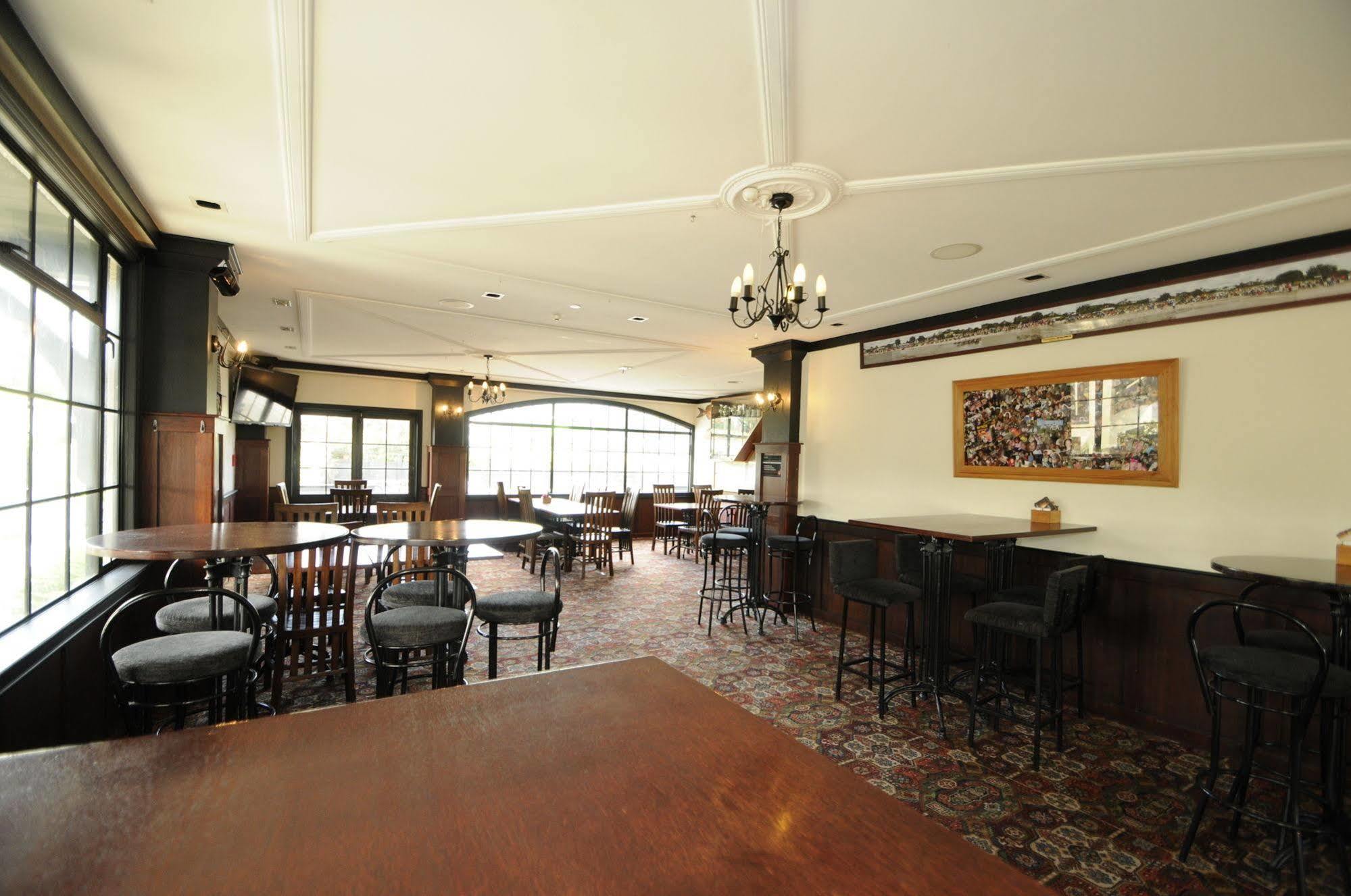 Salty Dog Inn Snells Beach Esterno foto
